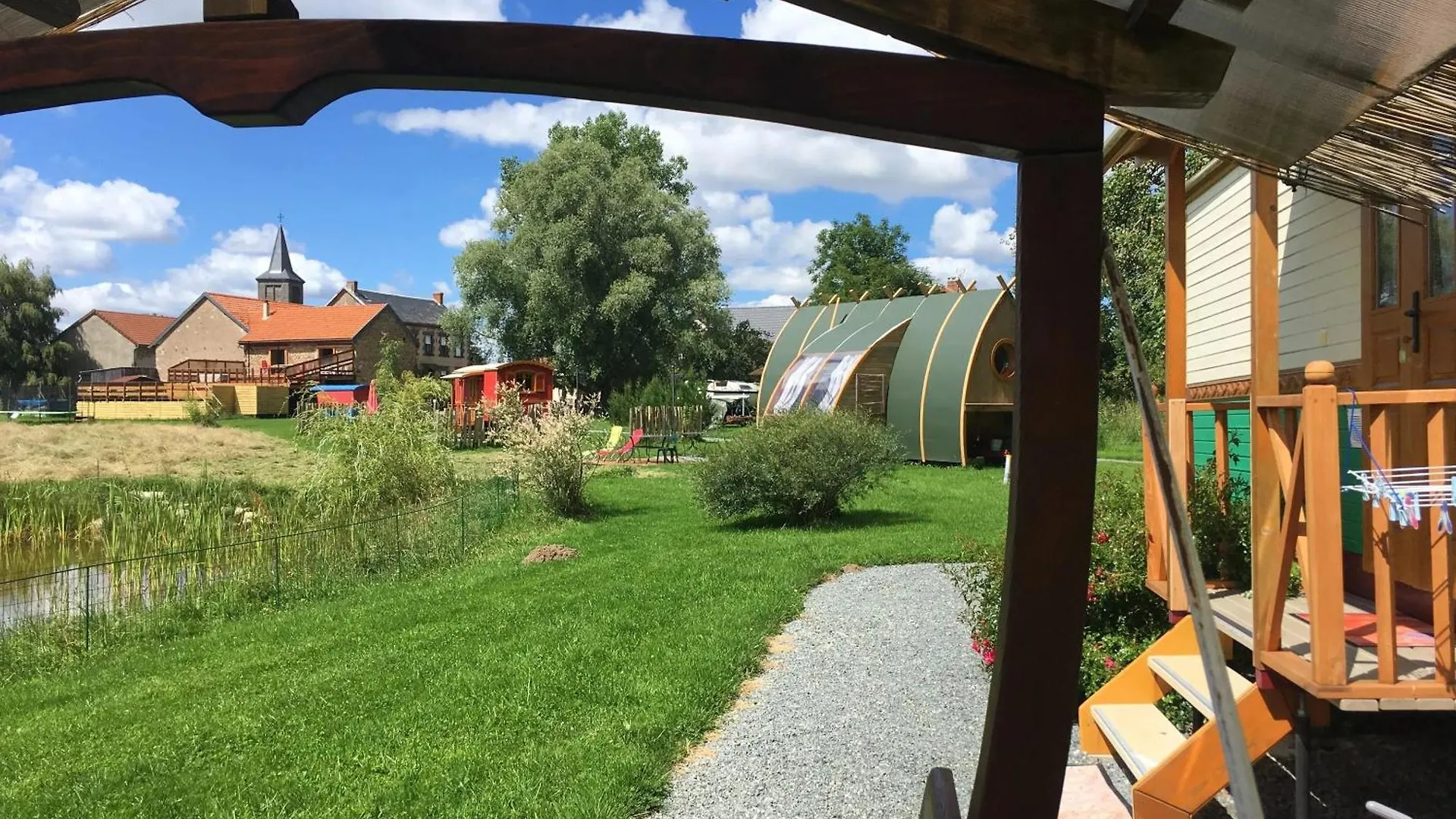 Holiday home Bungalow Confortable A Saint-Pardoux Avec Piscine Partagee