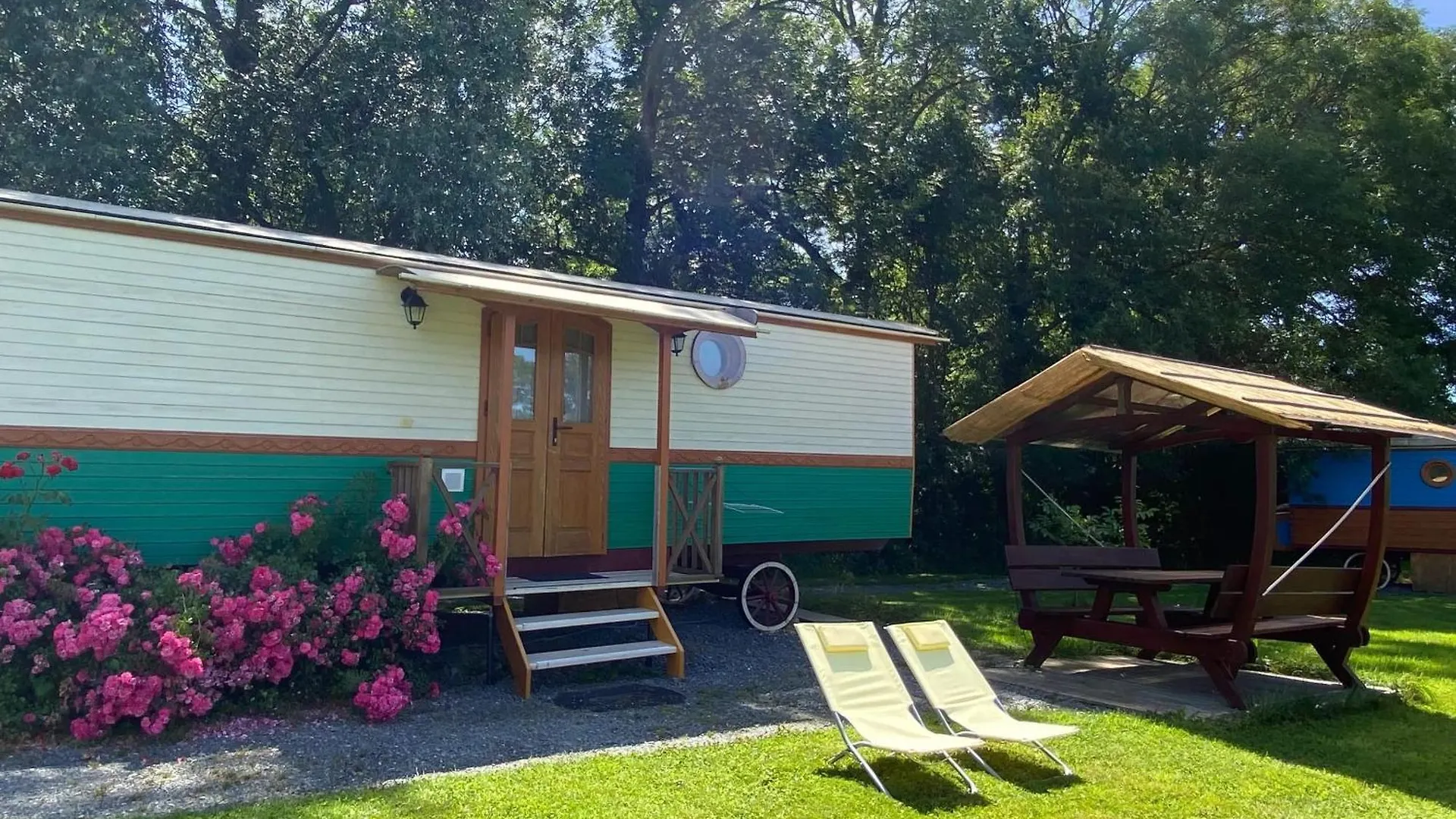 Holiday home Bungalow Confortable A Saint-Pardoux Avec Piscine Partagee France