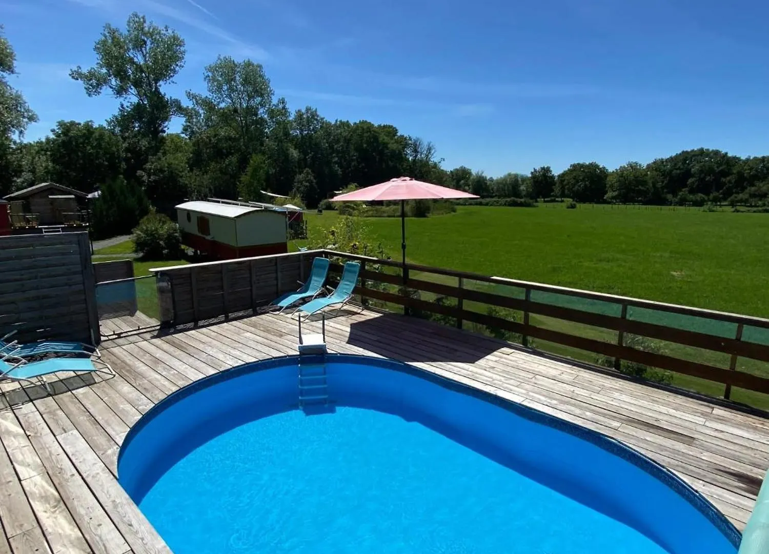 Bungalow Confortable A Saint-Pardoux Avec Piscine Partagee